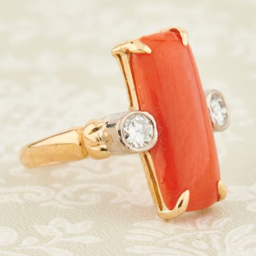 18CT GOLD CORAL AND DIAMOND 3 STONE RING - ADDITIONAL PHOTO 2