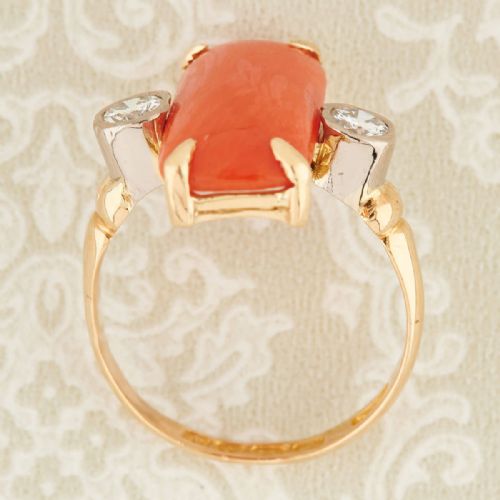 18CT GOLD CORAL AND DIAMOND 3 STONE RING - ADDITIONAL PHOTO 4