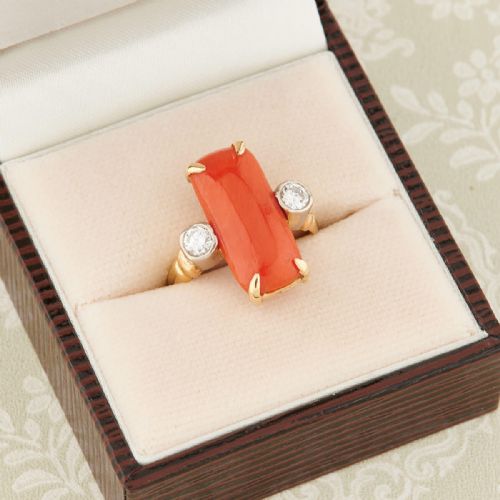 18CT GOLD CORAL AND DIAMOND 3 STONE RING - ADDITIONAL PHOTO 7