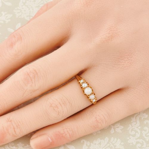 18CT GOLD 5 STONE PEARL RING - ADDITIONAL PHOTO 1