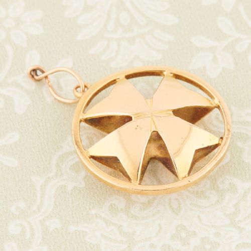 18CT GOLD MALTESE CROSS PENDANT - ADDITIONAL PHOTO 2
