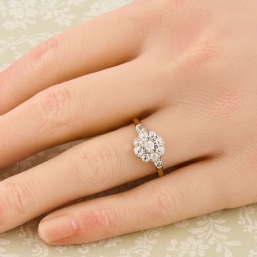 18CT GOLD DIAMOND DAISY CLUSTER RING - ADDITIONAL PHOTO 1
