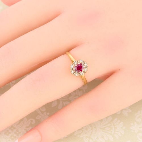 18CT GOLD RUBY DIAMOND CLUSTER RING - ADDITIONAL PHOTO 1