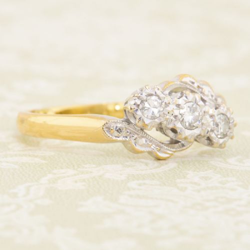 18CT GOLD 3 STONE DIAMOND CROSSOVER RING - ADDITIONAL PHOTO 2
