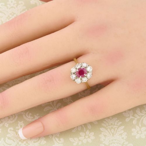 18CT GOLD RUBY DIAMOND CLUSTER RING 1950S - ADDITIONAL PHOTO 1