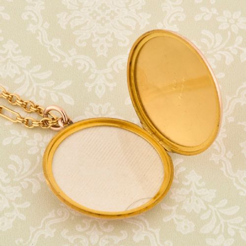 9CT GOLD ROUND LOCKET WITH FIGARO CHAIN - ADDITIONAL PHOTO 4