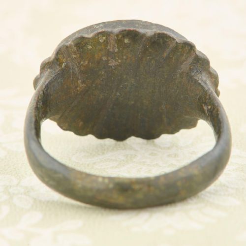 LATE MEDIEVAL BRONZE SIGNET RING WITH WAVES - ADDITIONAL PHOTO 4