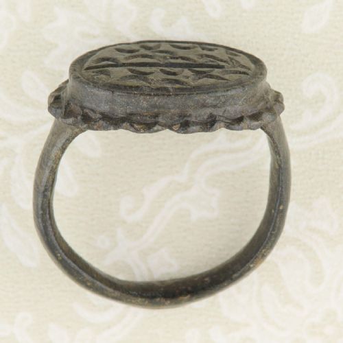 LATE MEDIEVAL BRONZE SIGNET RING WITH WAVES - ADDITIONAL PHOTO 6