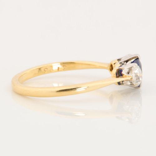 18CT GOLD SAPPHIRE DIAMOND 3 STONE TRILOGY RING - ADDITIONAL PHOTO 3