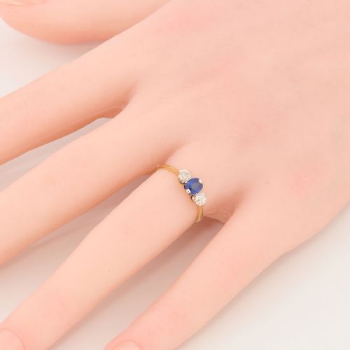 18CT GOLD SAPPHIRE DIAMOND 3 STONE TRILOGY RING - ADDITIONAL PHOTO 5