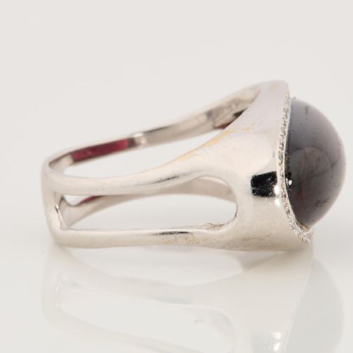 1960S 18CT WHITE GOLD GARNET AND DIAMOND CLUSTER RING - ADDITIONAL PHOTO 2