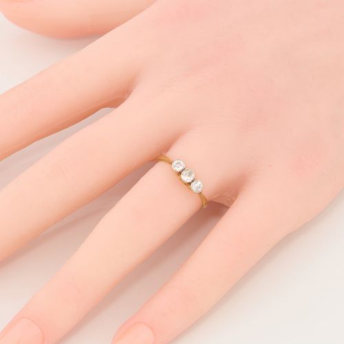 18CT GOLD 3 STONE TRILOGY RING 037 CARAT - ADDITIONAL PHOTO 1