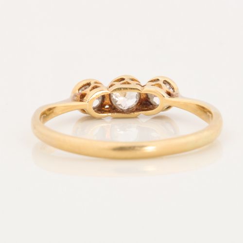 18CT GOLD 3 STONE TRILOGY RING 037 CARAT - ADDITIONAL PHOTO 4