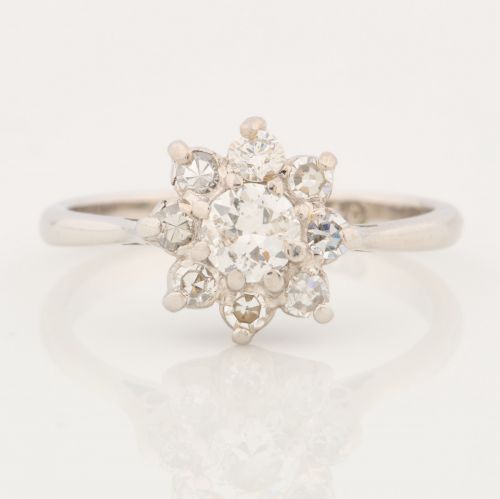 18CT WHITE GOLD DIAMOND DAISY CLUSTER RING 065 CARAT
