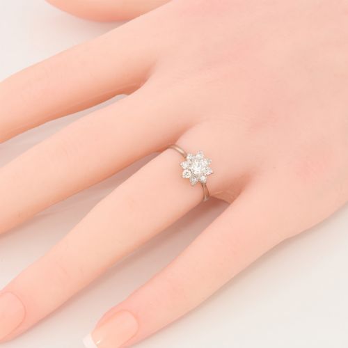 18CT WHITE GOLD DIAMOND DAISY CLUSTER RING 065 CARAT - ADDITIONAL PHOTO 1