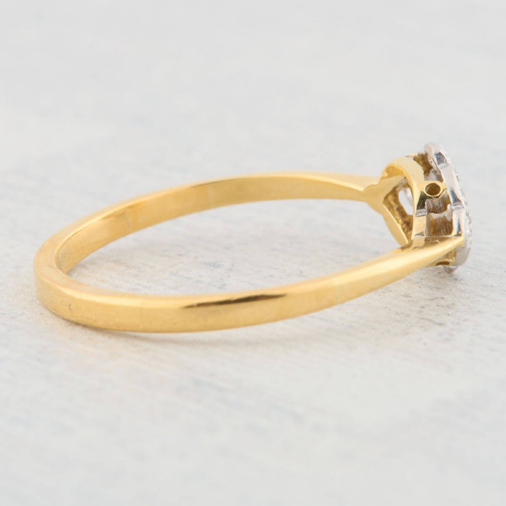 An 18ct yellow gold band featuring an Art Deco style geometric plaque set with diamonds and trimmed with millegrain edging. View V