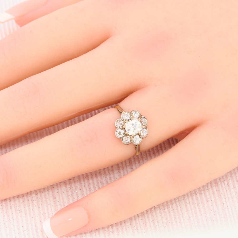 An 18ct gold ring featuring a floral-shaped cluster of round diamonds set in a platinum head. View II