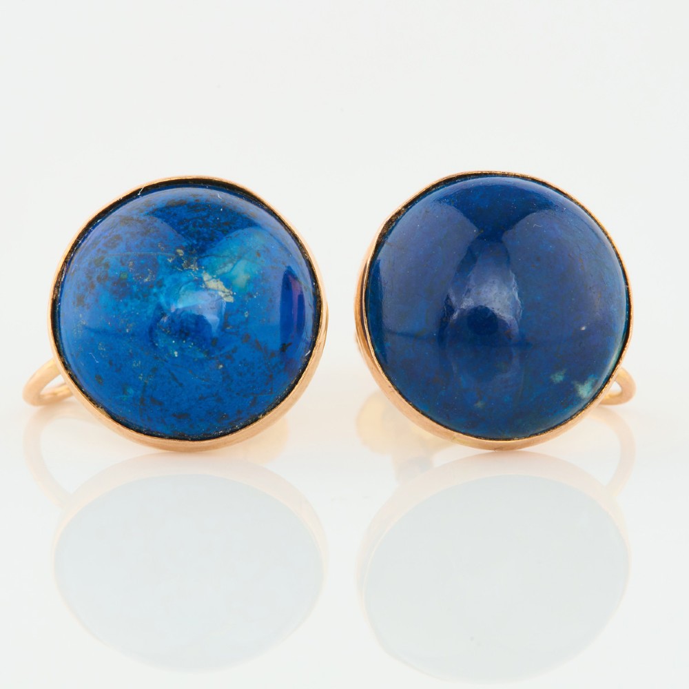 A pair of round 9ct yellow gold screw-back earrings set with polished deep blue lapis lazuli cabochon gemstones.