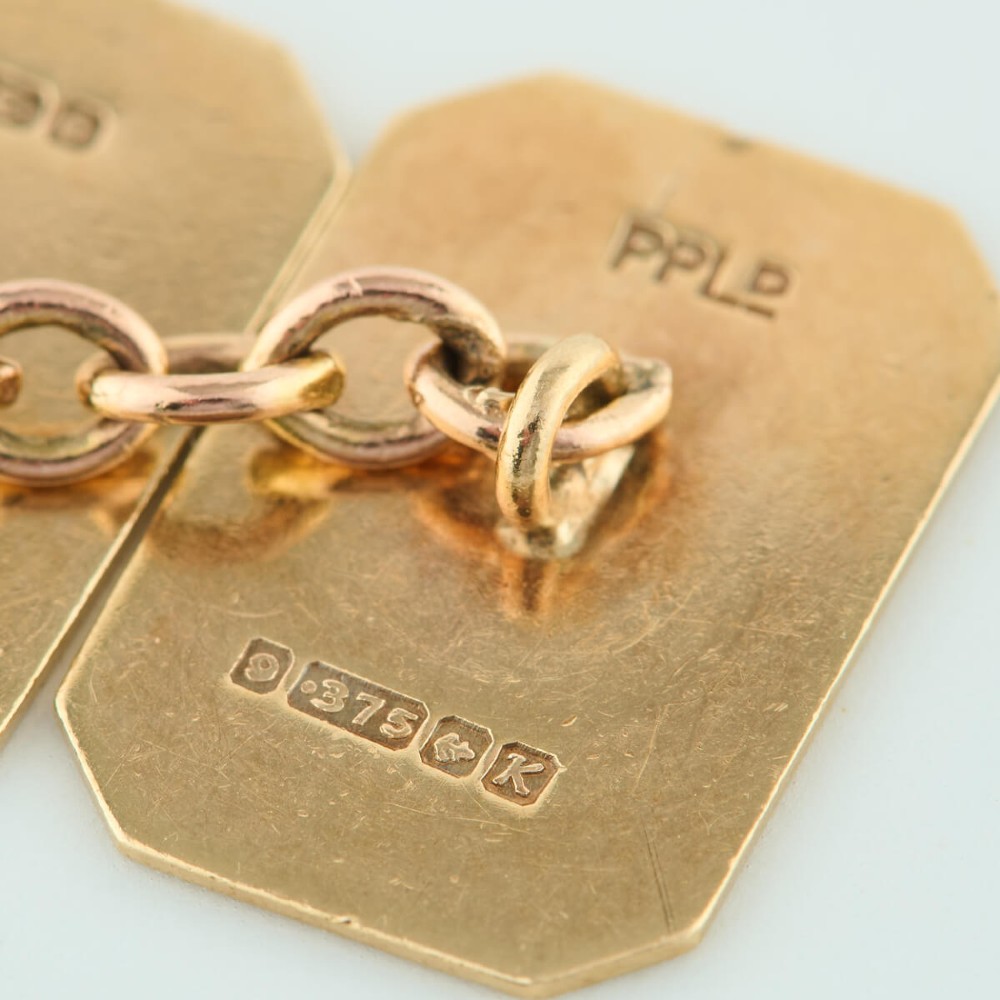 A pair of 9ct yellow gold octagonal chain cufflinks featuring engine-turned diagonal line engraving on polished panels. View VI