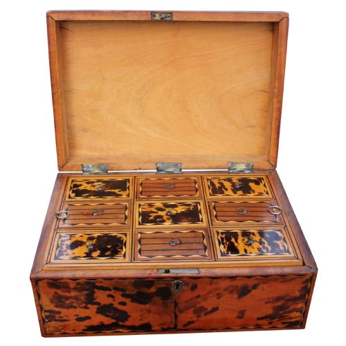 19TH CENTURY ANGLO INDIAN TORTOISESHELL VENEERED ON SOLID SATINWOOD BOX - ADDITIONAL PHOTO 2