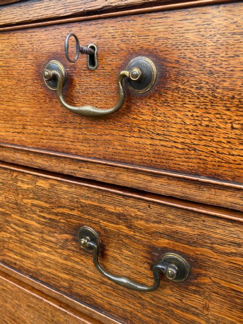GEORGE III SOLID OAK CHEST OF DRAWERS WITH ORIGINAL SWAN NECK HANDLES - ADDITIONAL PHOTO 3
