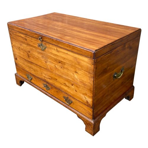 A RARE GEORGIAN CEDAR TRUNK OR MULE CHEST OF FINE QUALITY RETAINING ALL THE ORIGINAL FITTINGS C 1770 - ADDITIONAL PHOTO 1