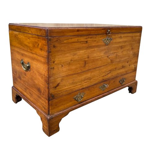 A RARE GEORGIAN CEDAR TRUNK OR MULE CHEST OF FINE QUALITY RETAINING ALL THE ORIGINAL FITTINGS C 1770 - ADDITIONAL PHOTO 2