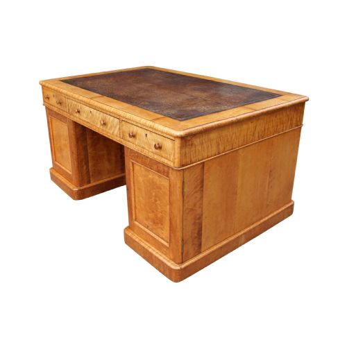 A RARE 19TH CENTURY BIRDS EYE MAPLE PARTNERS DESK - ADDITIONAL PHOTO 4