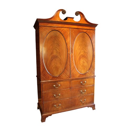 A FINE GEORGE III MAHOGANY LINEN PRESS WITH SWAN NECK PEDIMENT - ADDITIONAL PHOTO 1