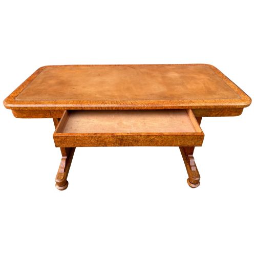 19TH CENTURY WRITING TABLE OR LIBRARY TABLE VENEERED IN HIGHLY FIGURED AMBOYNA - ADDITIONAL PHOTO 4