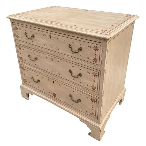 BEAUTIFULLY DECORATED GEORGIAN CHEST OF DRAWERS OF SMALL PROPORTIONS - ADDITIONAL PHOTO 3