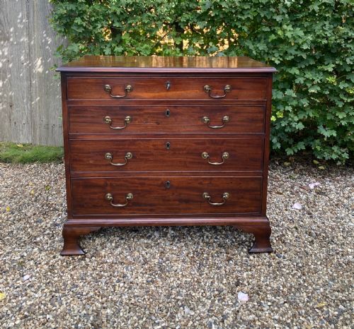 georgian solid mahogany chest of drawers of small proportions with ogee feet swan neck handles - CATEGORY: ANTIQUE CHEST OF DRAWERS - DATED GEORGIAN