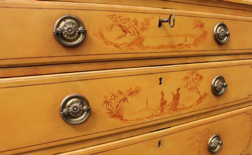 GEORGE II SOLID MAHOGANY CHEST OF DRAWERS BEAUTIFULLY DECORATED WITH ORIENTAL SCENES - ADDITIONAL PHOTO 3