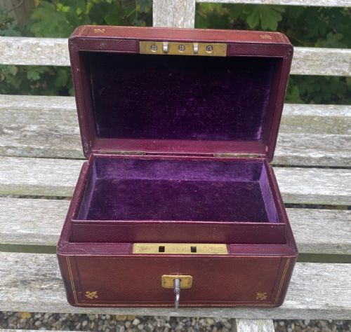 SMALL 19TH CENTURY LEATHER BOUND JEWELLERY BOX OR KEY BOX - ADDITIONAL PHOTO 2