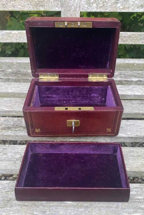 SMALL 19TH CENTURY LEATHER BOUND JEWELLERY BOX OR KEY BOX - ADDITIONAL PHOTO 5