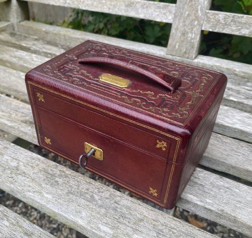 SMALL 19TH CENTURY LEATHER BOUND JEWELLERY BOX OR KEY BOX - ADDITIONAL PHOTO 9