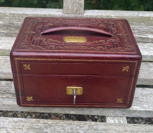 SMALL 19TH CENTURY LEATHER BOUND JEWELLERY BOX OR KEY BOX - ADDITIONAL PHOTO 1
