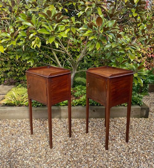 PAIR OF GEORGIAN MAHOGANY BEDSIDE CUPBOARDS C 1800 - ADDITIONAL PHOTO 2
