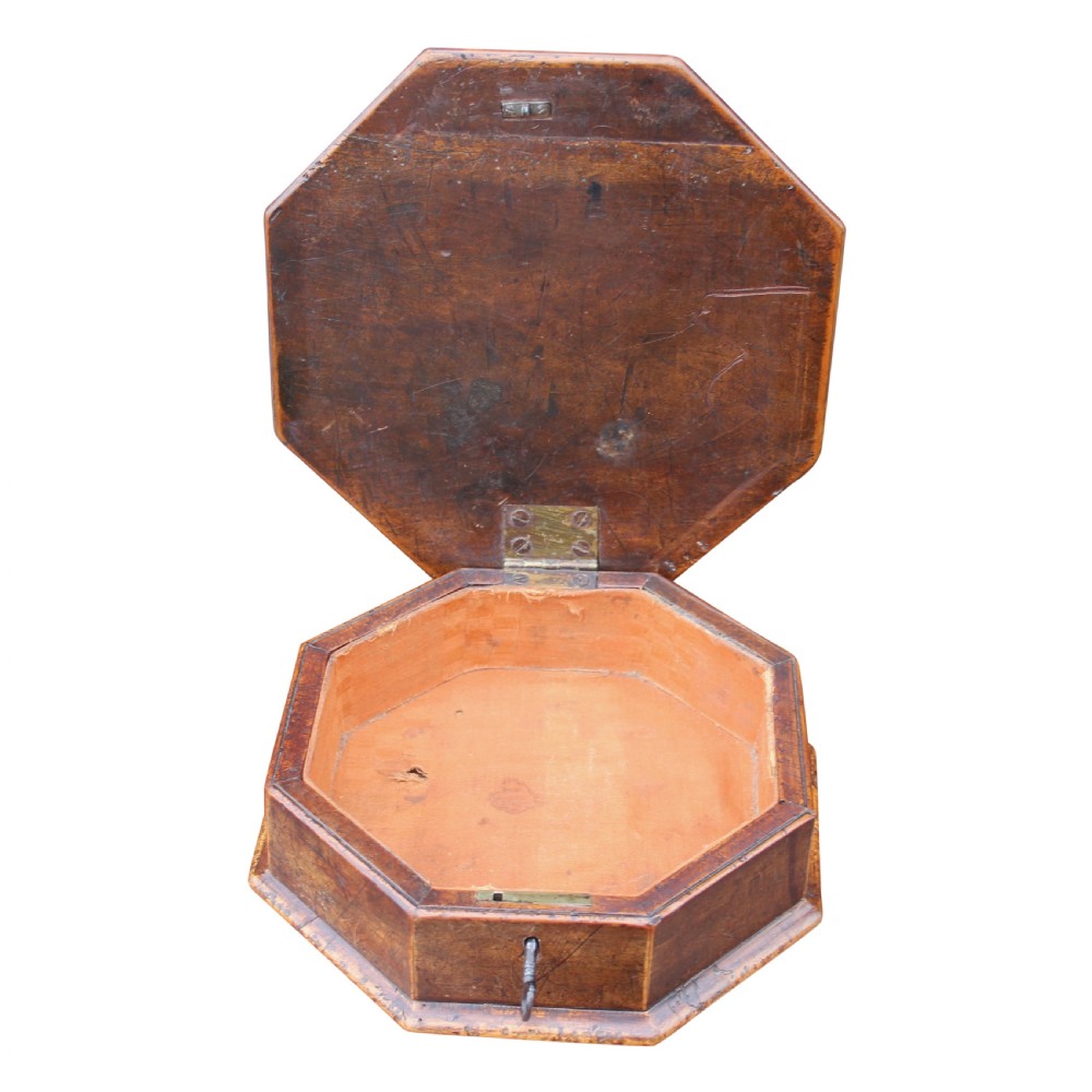 Early 18th Century Laburnum Oyster Holly & Yew Wood Lace Box View II