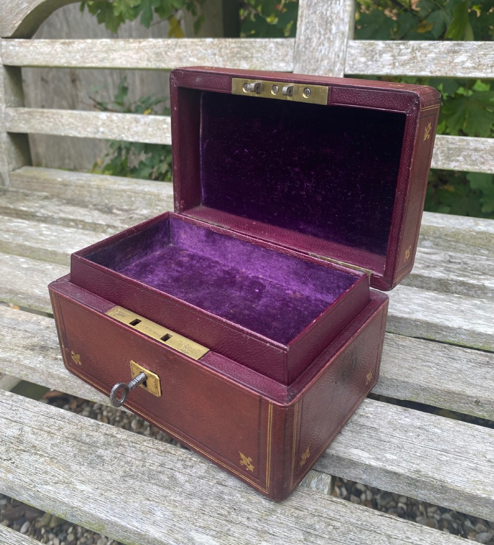 Small 19th Century Leather Bound Jewellery Box Or Key Box View VIII
