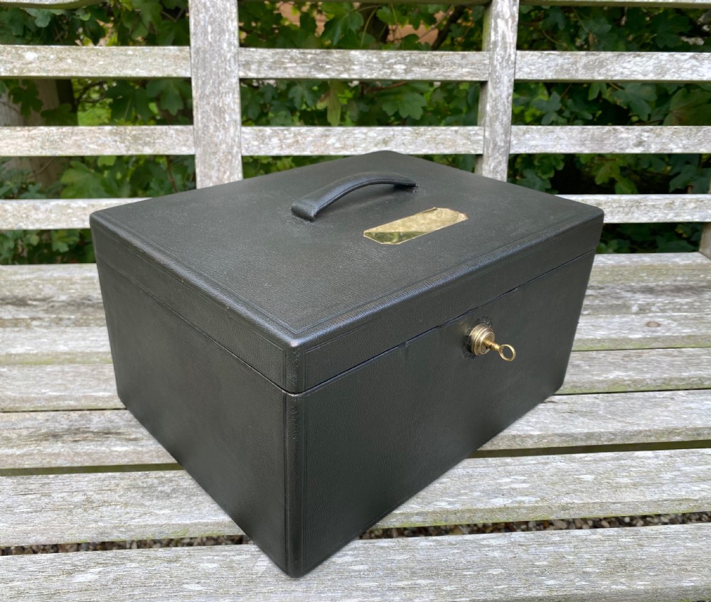 An open 19th-century dark leather jewellery box revealing a green velvet compartmentalised tray and brass lock mechanism. View IX