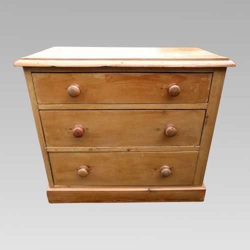 CHARMING ANTIQUE 19TH CENTURY VICTORIAN PINE CHEST OF DRAWERS