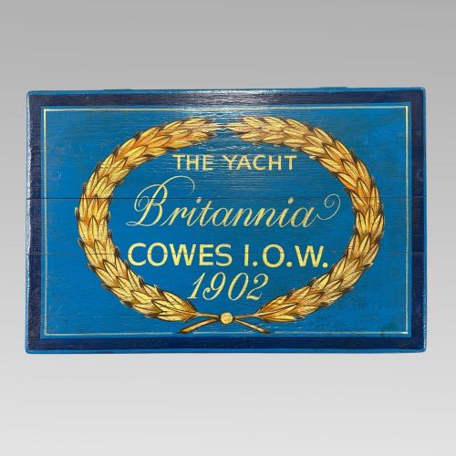 CHARMING HAND PAINTED QUALITY VINTAGE NAUTICAL COWES STORAGE BOX CHEST TRUNK - ADDITIONAL PHOTO 1