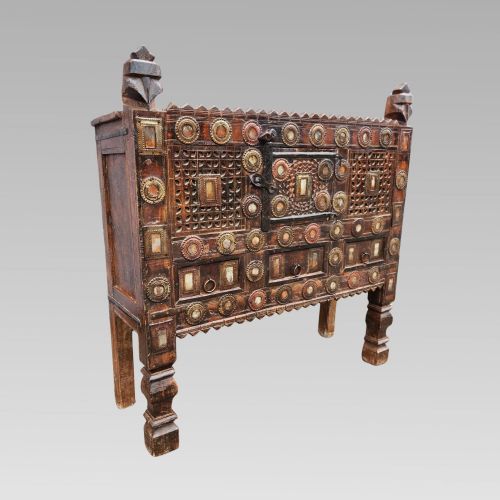FABULOUS ANTIQUE INDIAN DAMCHIYA CARVED TEAK DOWRY CHEST STORAGE CABINET