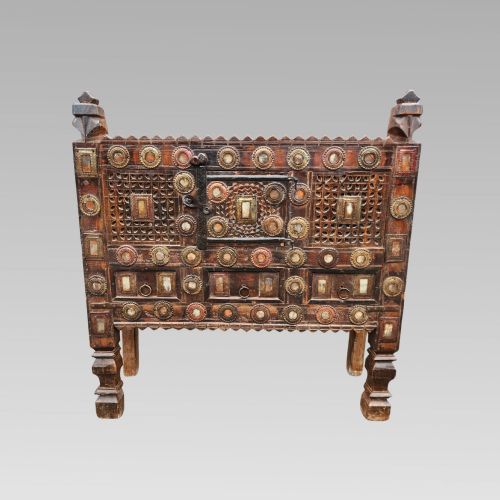 FABULOUS ANTIQUE INDIAN DAMCHIYA CARVED TEAK DOWRY CHEST STORAGE CABINET - ADDITIONAL PHOTO 1