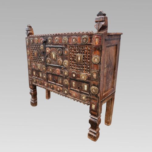 FABULOUS ANTIQUE INDIAN DAMCHIYA CARVED TEAK DOWRY CHEST STORAGE CABINET - ADDITIONAL PHOTO 2