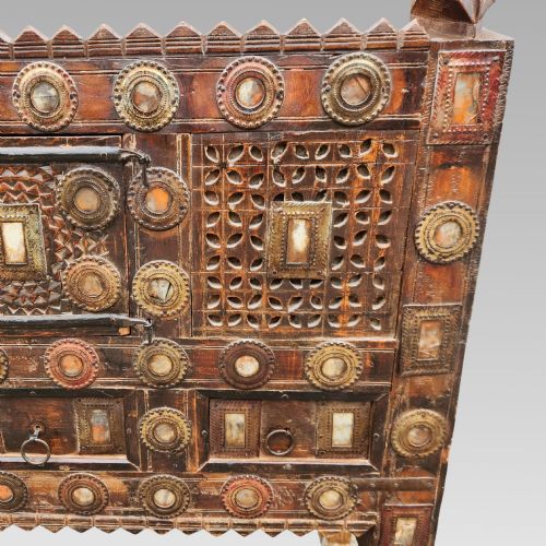 FABULOUS ANTIQUE INDIAN DAMCHIYA CARVED TEAK DOWRY CHEST STORAGE CABINET - ADDITIONAL PHOTO 11