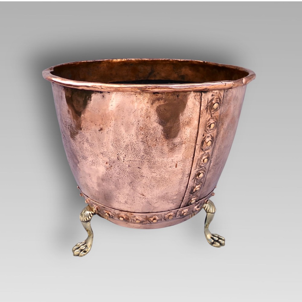 Exceptional Antique 19th Century Copper Riveted Brass Claw Feet Log Bucket, Coal