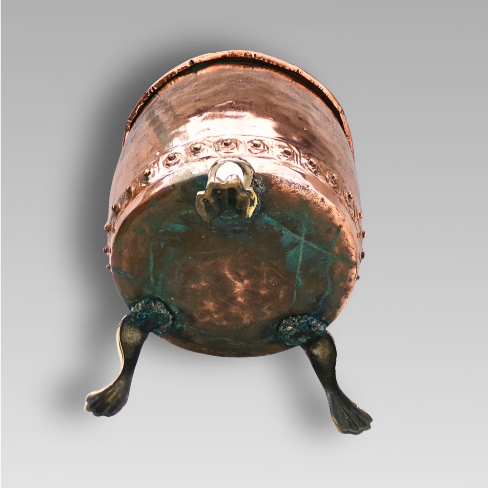 Exceptional Antique 19th Century Copper Riveted Brass Claw Feet Log Bucket, Coal View VIII