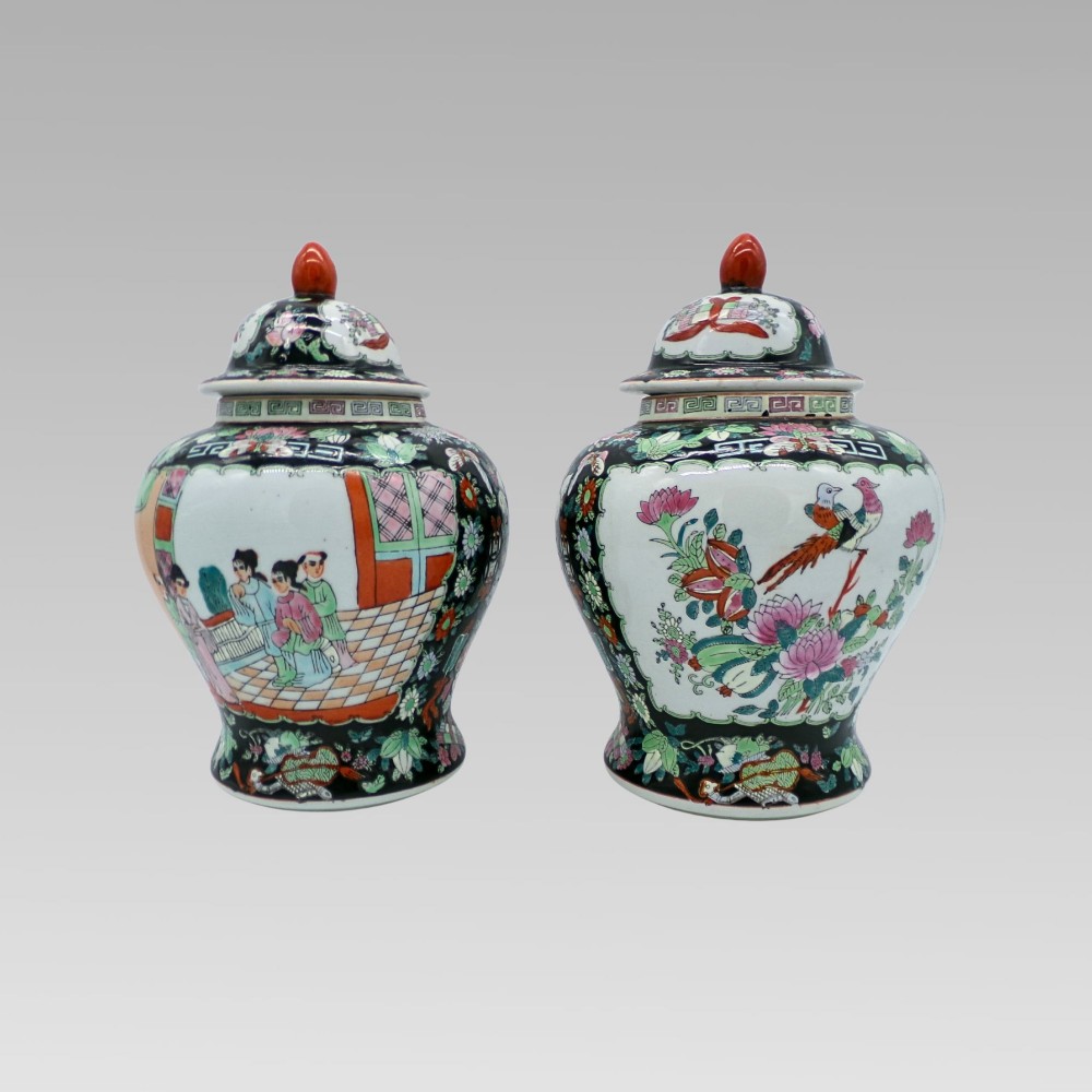 Stunning Chinese Famille Noir Oriental Hand Painted Lidded Ginger Spice Jar Urns